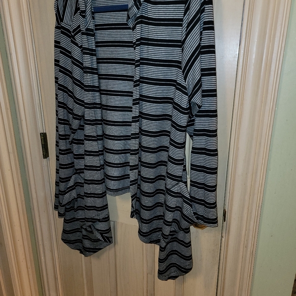 Womens Plus Sz 14/16 Avenue Gray and Black striped open Cardigan Sweater - Picture 6 of 6